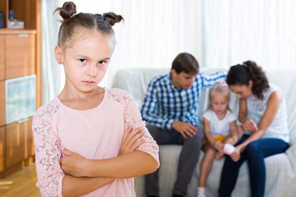 حساسیت نوجوان به روابط عاطفی با فرزند کوچک تر